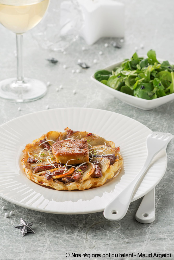 Photo de la recette : Tatin de canard aux pommes de terre, confit d'chalotes et foie gras pol